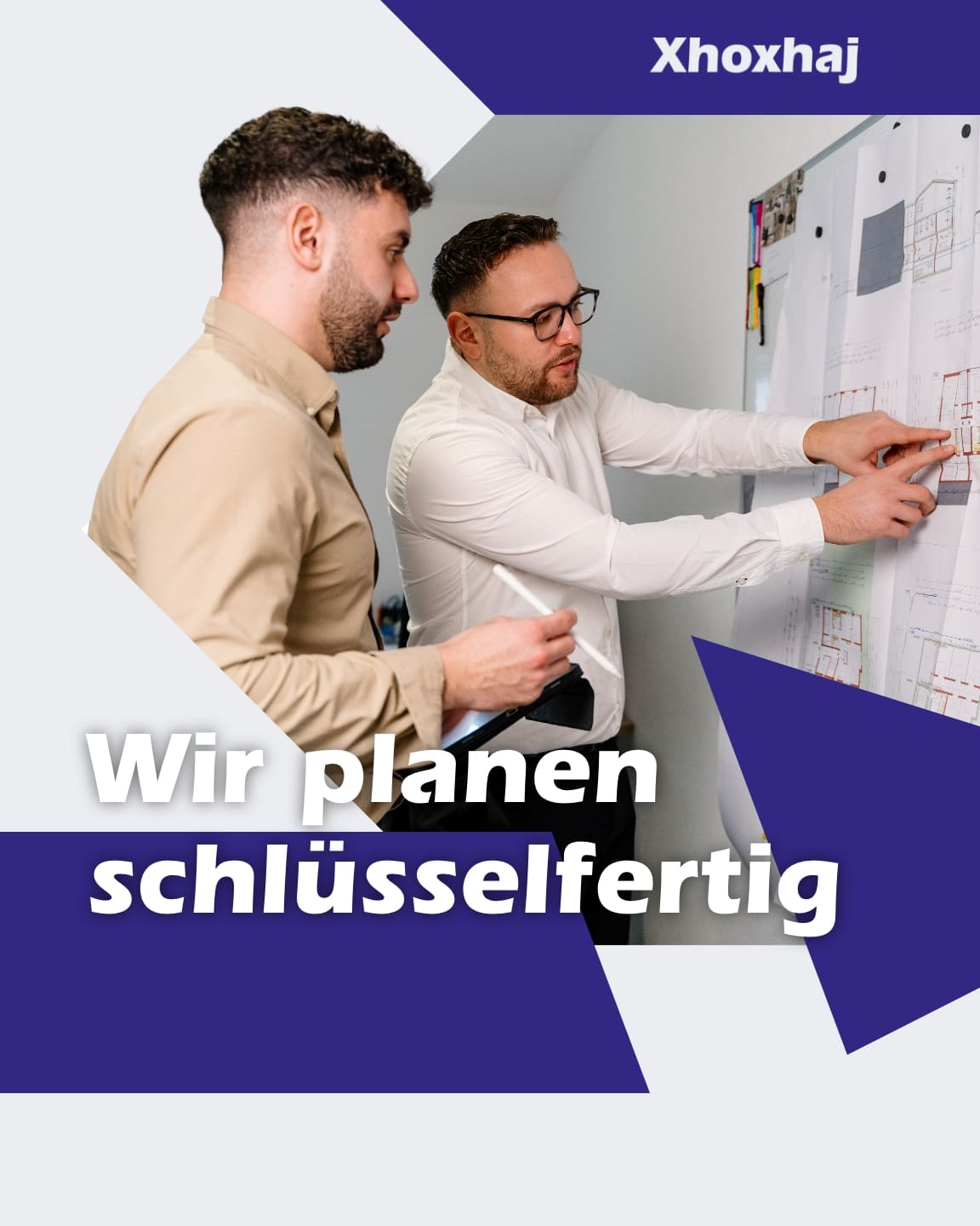 Das Bild zeigt Lendrit Xhoxhaj und Ahmed El-Sibai bei der Projektbesprechung im Planungsbüro – hier beginnt jedes Bauvorhaben mit Präzision und Weitblick.